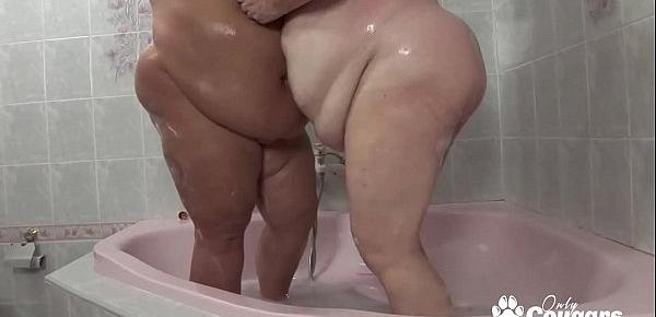  BBW Puts A champagne Bottle In Her Fat Old Pussy - Granny